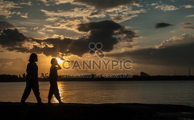 Silhouettes at sunset - Kostenloses image #271927