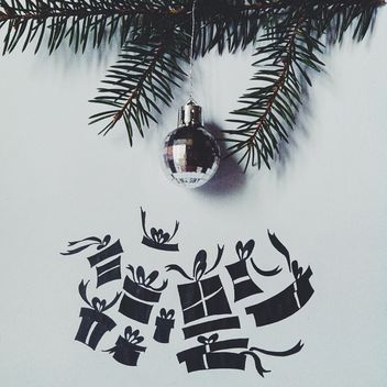 New Year toy on fir-tree branch, Christmas decorations - бесплатный image #272267