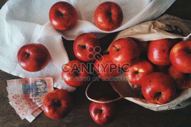Red apples for 3 dollars, Chernivtsi, Ukraine - бесплатный image #272277