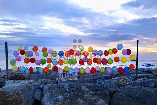 Colorful balloons on the seaside with sunset background - image gratuit #272317 