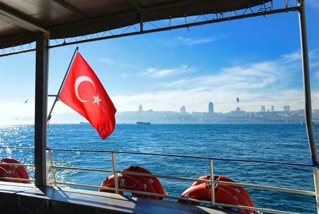 Turkish flag on the ferry - image gratuit #272517 