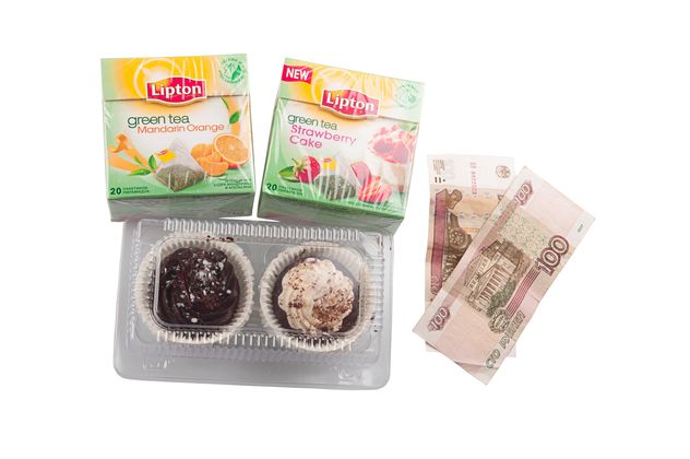 Tea packing and cakes for 3 dollars, Russia, St. Petersburg - Kostenloses image #272557