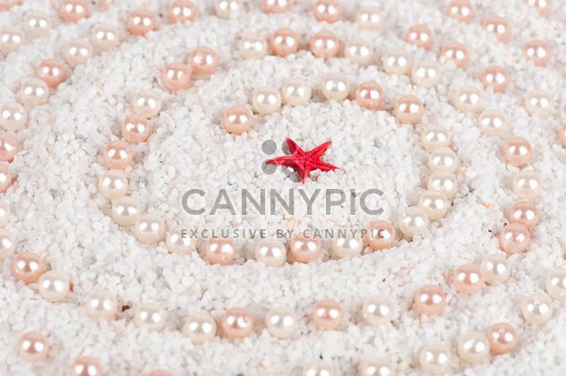 Pearls and starfish on the sand - бесплатный image #272577