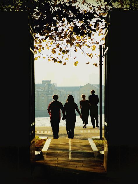 Two couples on River Thames - image #272967 gratis