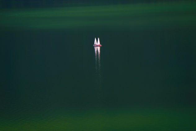 Small boat in the lake - Free image #284397