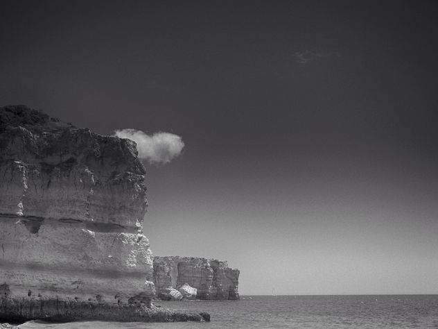 Black & White Sea Against Rocks - Free image #286617
