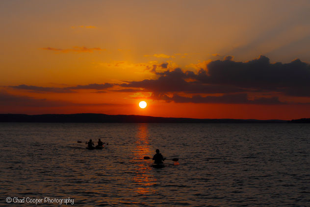 Kayakers Enjoying The Sunset - Kostenloses image #288757