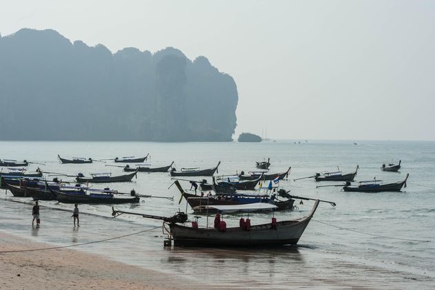 fishing boats moored on the coast - бесплатный image #301697