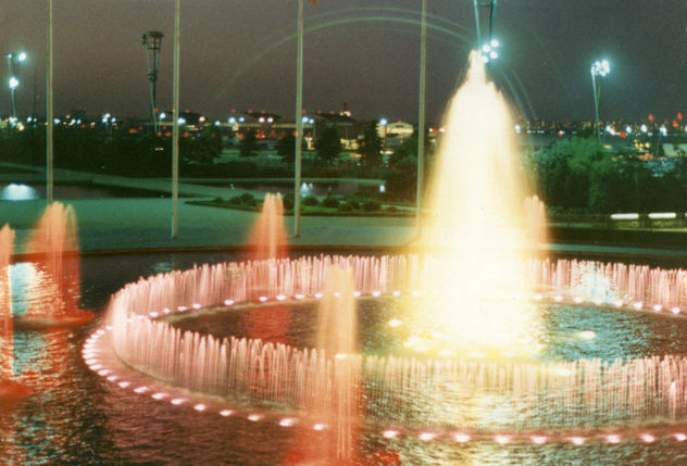 Fountain at JFK airport, 1967 - image #307897 gratis