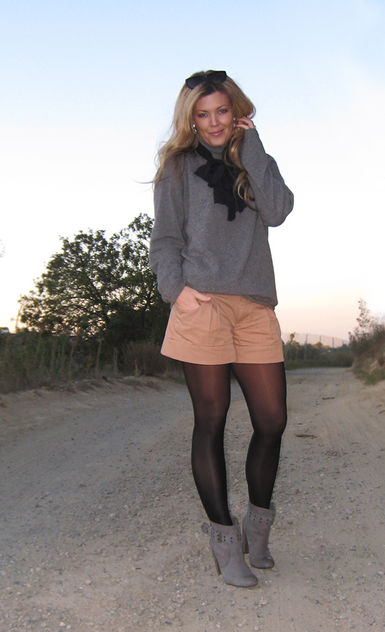 dressed up shorts+gray and black and taupe+sunset+the hills+los angeles+vintage scarf+cashmere sweater - Kostenloses image #314497
