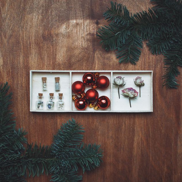 Christmas balls, dry roses and fir branches - бесплатный image #327347