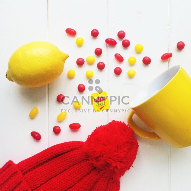 Red and yellow objects on a white background - image #329187 gratis