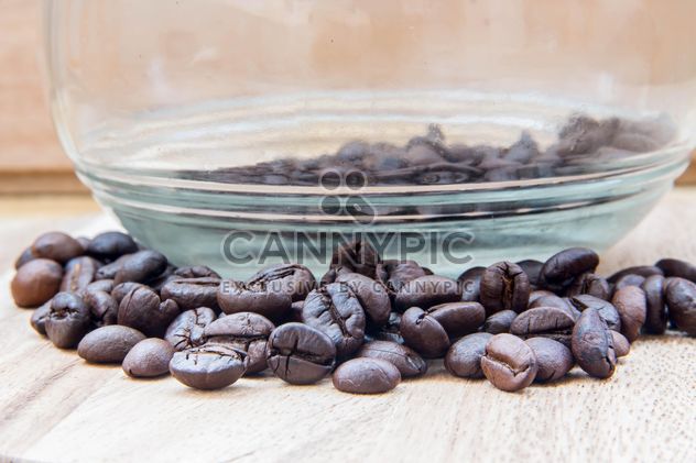 Cup with coffee beans - image #330437 gratis