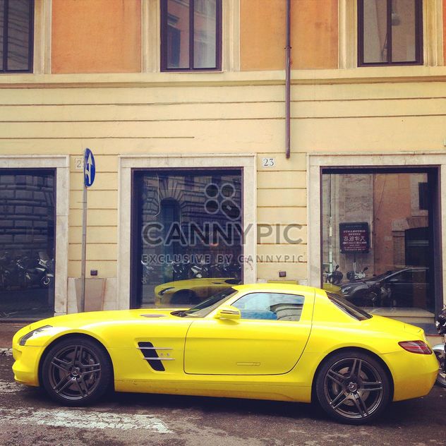 Yellow Mercedes car - image gratuit #331077 