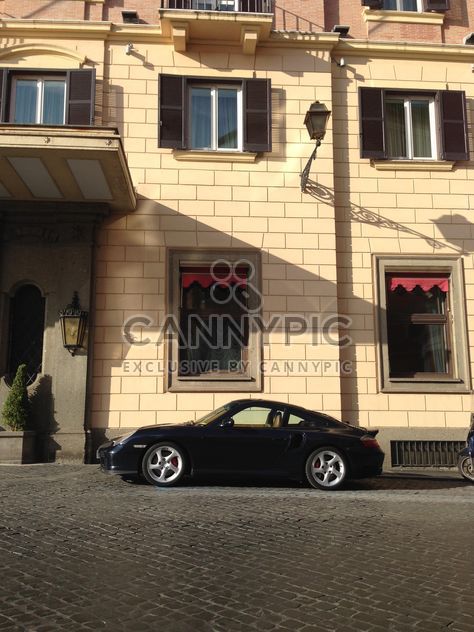 Porsche parked near house - image gratuit #331287 
