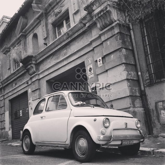 Fiat 500 in street of Rome - image gratuit #331587 