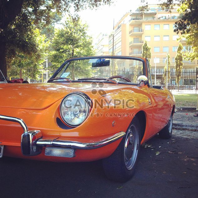 Old orange car - image #331617 gratis