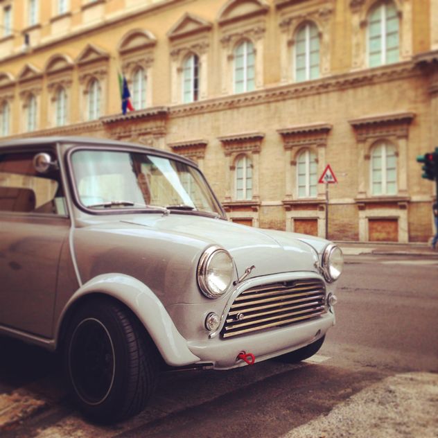 Small retro car in the street - image gratuit #331917 