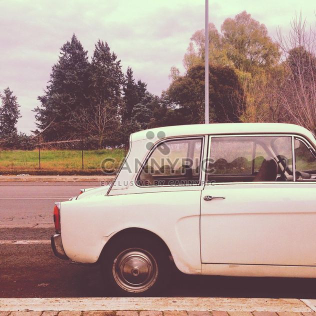 Old white little car - бесплатный image #331987