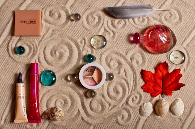 Cosmetics, decorative stones and seashells - Kostenloses image #333237