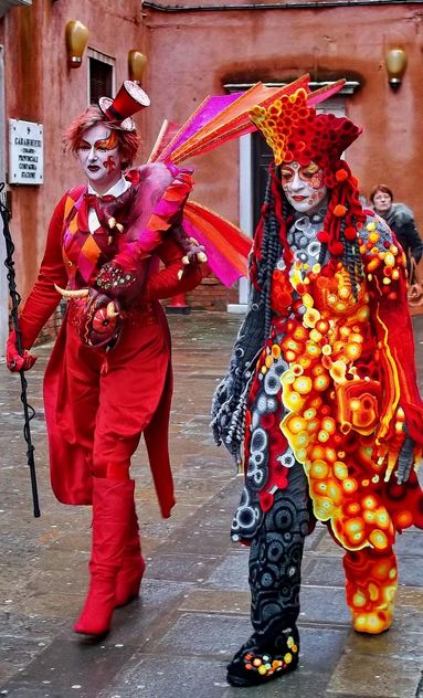 people in masks on carnival - image #333637 gratis