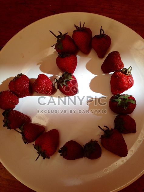 Heart made of strawberries - image #334307 gratis