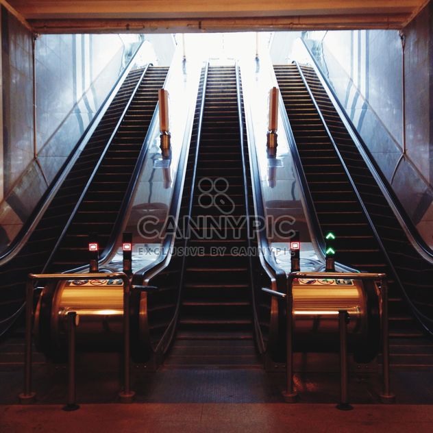 escalator in metro station - image gratuit #335107 