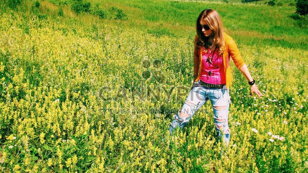 Girl in field of yellow flowers - image #337927 gratis