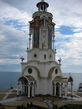 Church-memorial near sea - image #342567 gratis