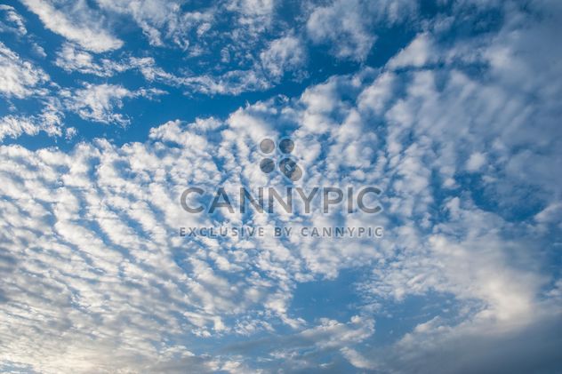 Cloudy blue sky - image #344137 gratis