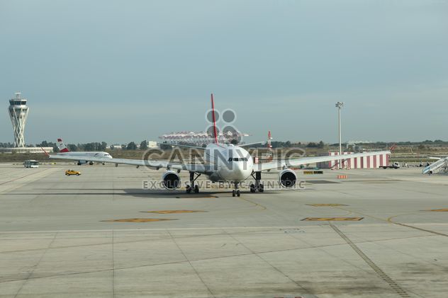 Turkish Airlines Airplane ready for take off at Barcelona Airport, Spain - Kostenloses image #346957