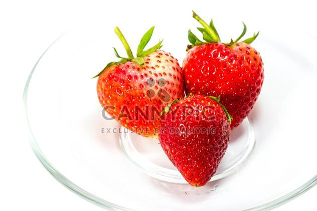 Three ripe strawberries - image gratuit #428777 