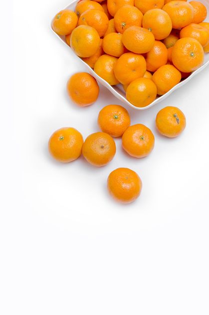 oranges in white plate on white background - image gratuit #452517 