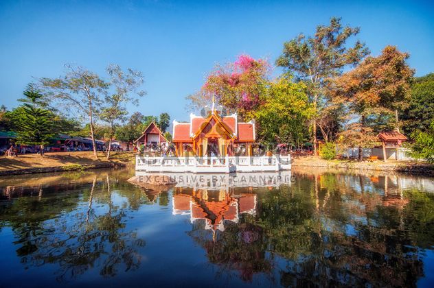 temple in thai reflection in the water - image #452587 gratis