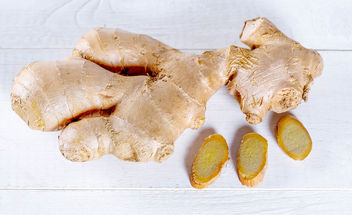 The fresh ginger root on white background - Kostenloses image #456787