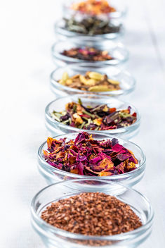 Set of teas from leaves and bark, with spices, fruits and flowers for gourmets - image #458857 gratis