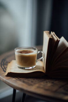 Espresso coffee on old book closeup. - Kostenloses image #478167