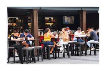 People in an outdoor bar - image #491347 gratis