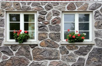 Old stone wall and flower decorations - image #493287 gratis